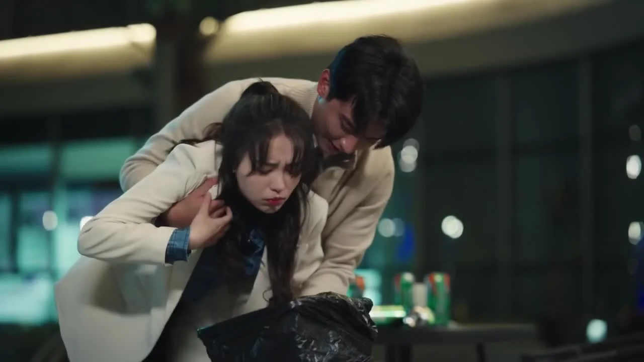 Кадры из сериала Белый лунный свет 9 серия 1 сезон (2023)